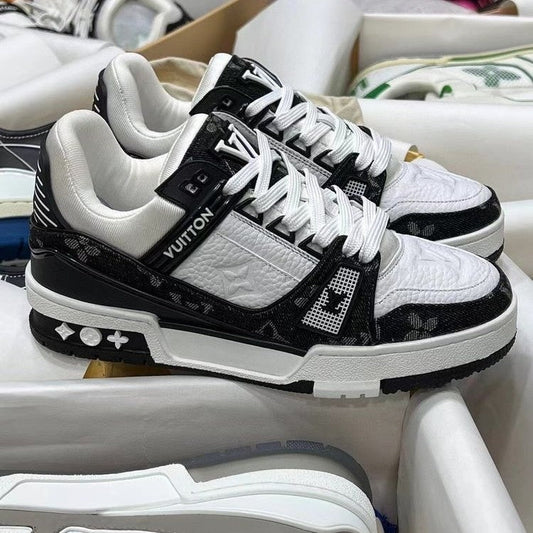 Louis Vuitton Trainer Sneaker Black/White
